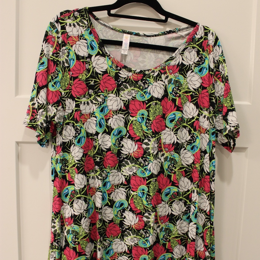 LuLaRoe Perfect T shirt - NWT